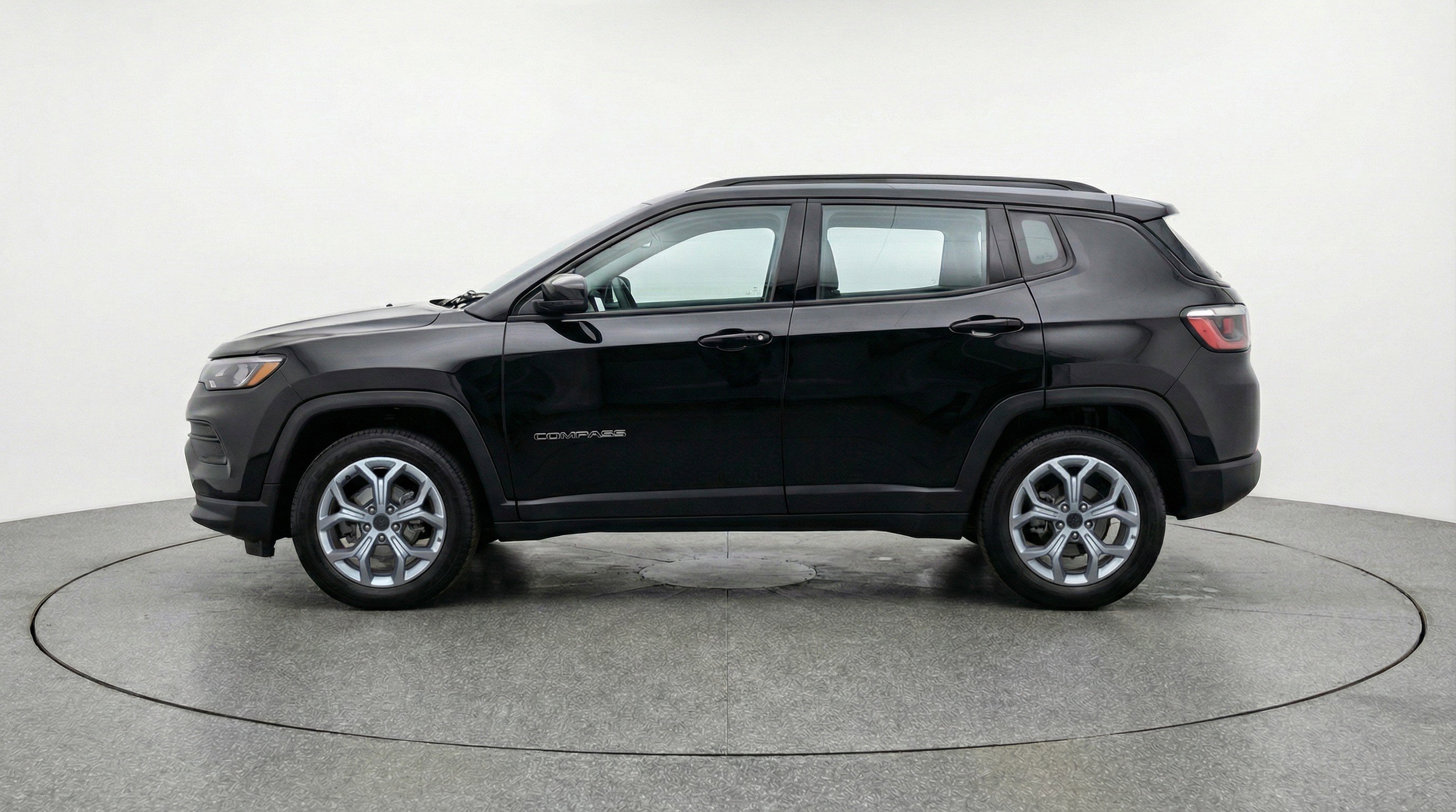 Used 2025 Jeep Compass Latitude image 5
