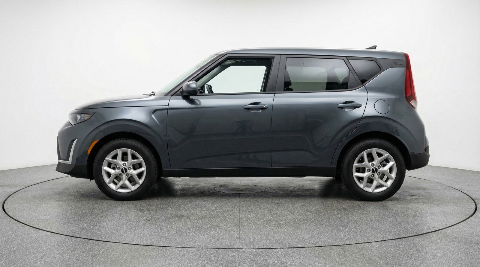 Used 2025 Kia Soul LX w/ LX Technology Package FWD image 5