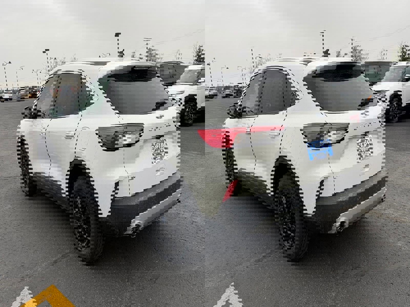 Used 2022 Ford Escape SE image 3