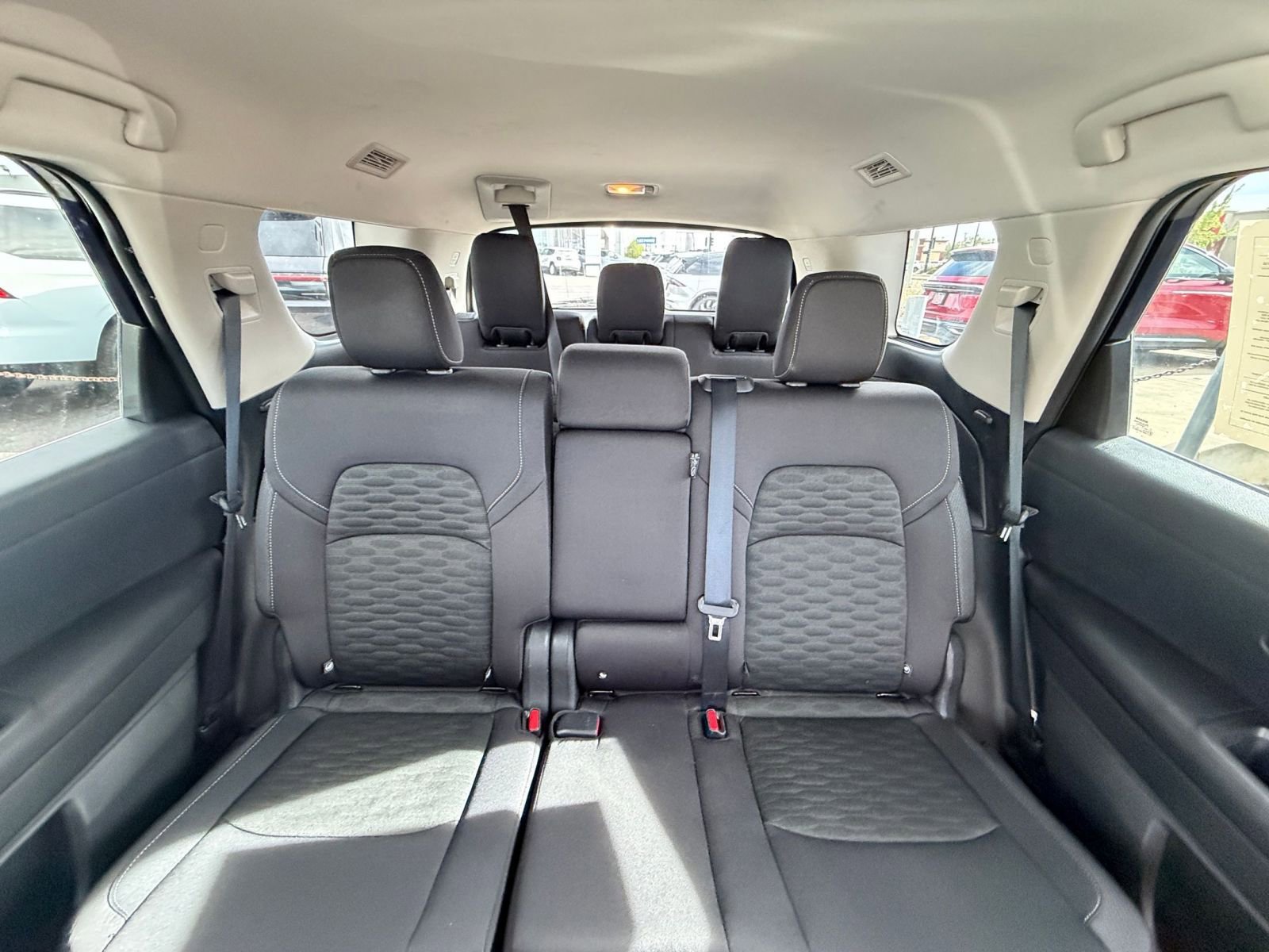 Used 2025 Nissan Pathfinder SV AWD/4WD image 40