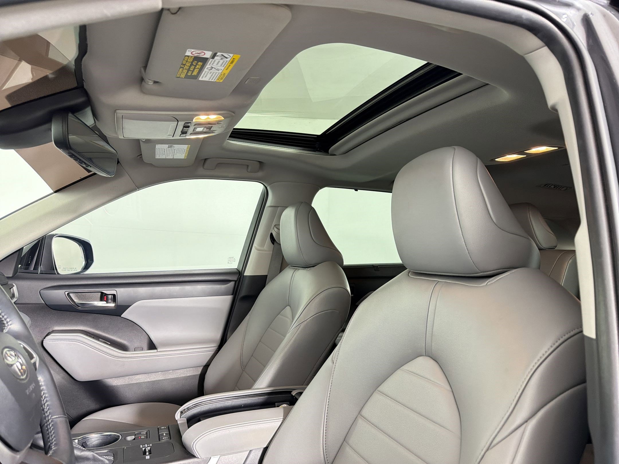 Used 2022 Toyota Highlander XLE image 15