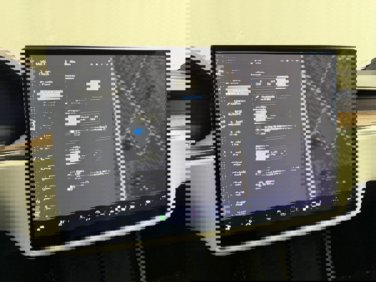 Used 2022 Tesla Model X image 22