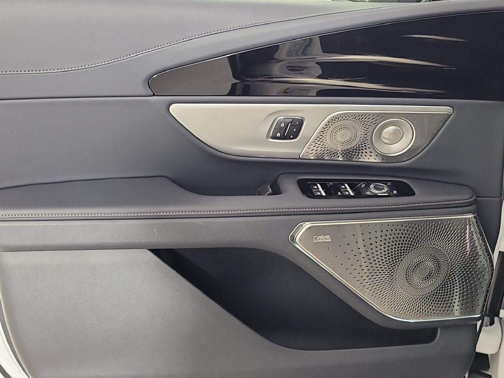 New 2026 Lincoln Nautilus Reserve AWD/4WD image 16