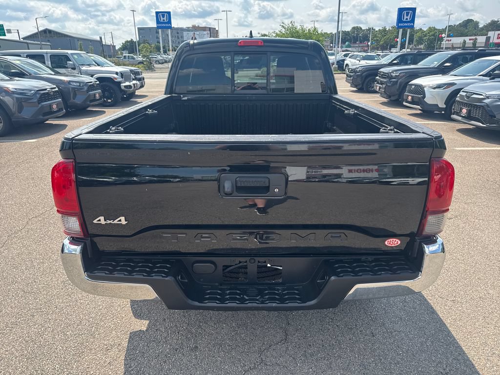 Used 2018 Toyota Tacoma SR5 AWD/4WD image 6