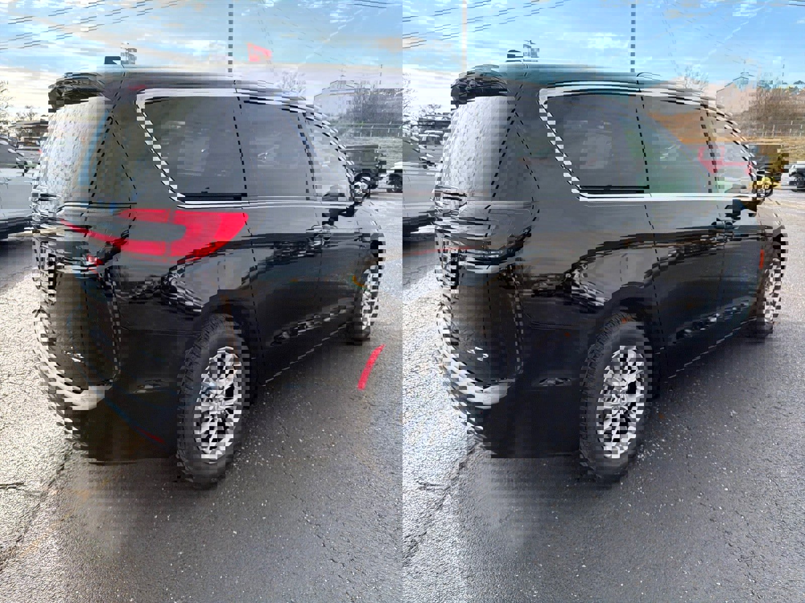 New 2026 Chrysler Pacifica Limited image 7