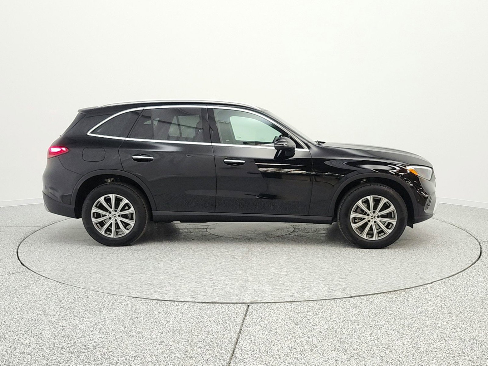 Certified 2025 Mercedes-Benz GLC 300 image 4