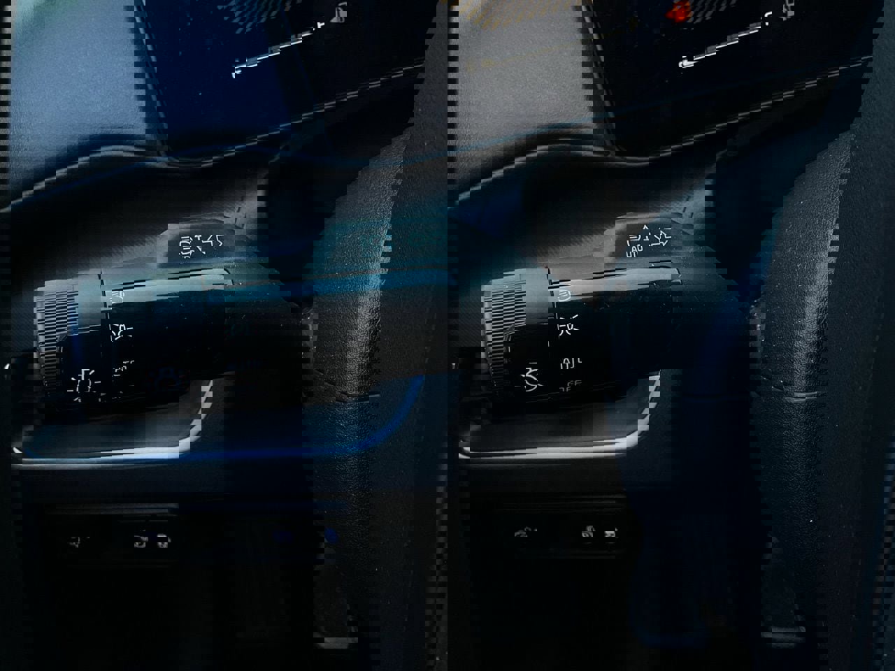 Used 2025 Kia K4 LXS image 36