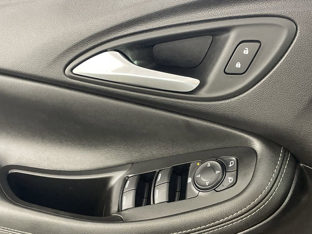 Used 2025 Buick Encore GX Preferred image 18
