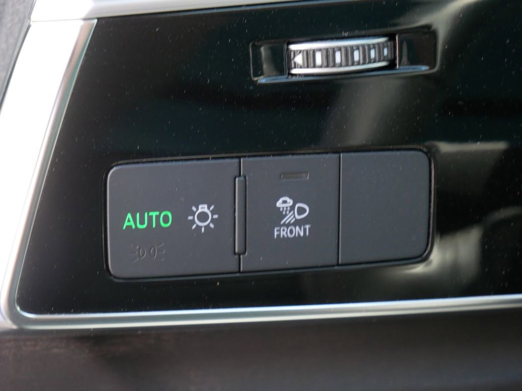 Used 2023 Audi Q8 Premium Plus w/ Premium Plus Package image 17