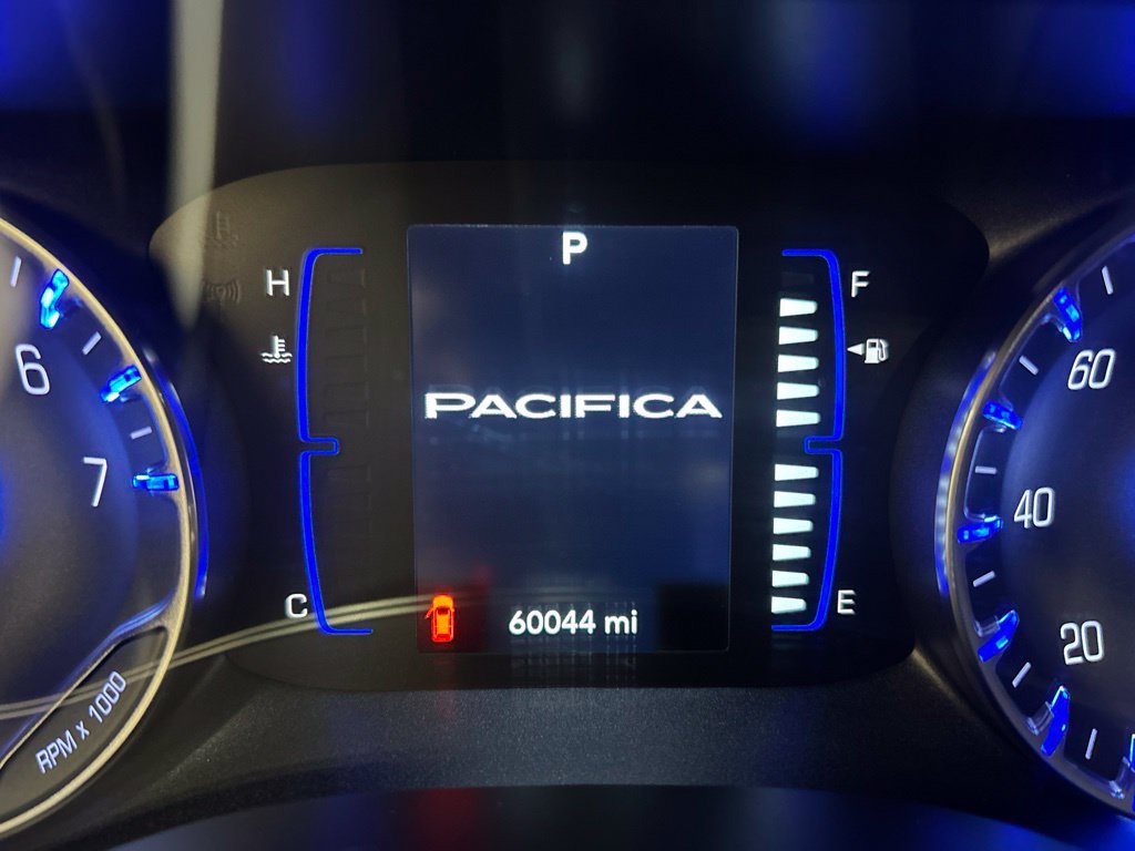 Used 2019 Chrysler Pacifica Touring Plus w/ S Appearance Package FWD image 22