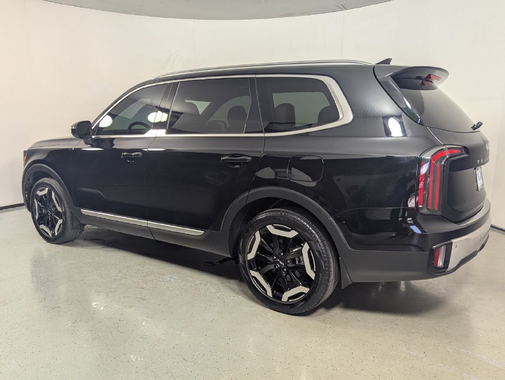 Used 2024 Kia Telluride EX w/ EX Captain's Chair Package FWD image 5