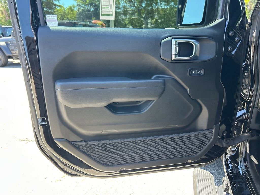 Used 2025 Jeep Wrangler Sport AWD/4WD image 29