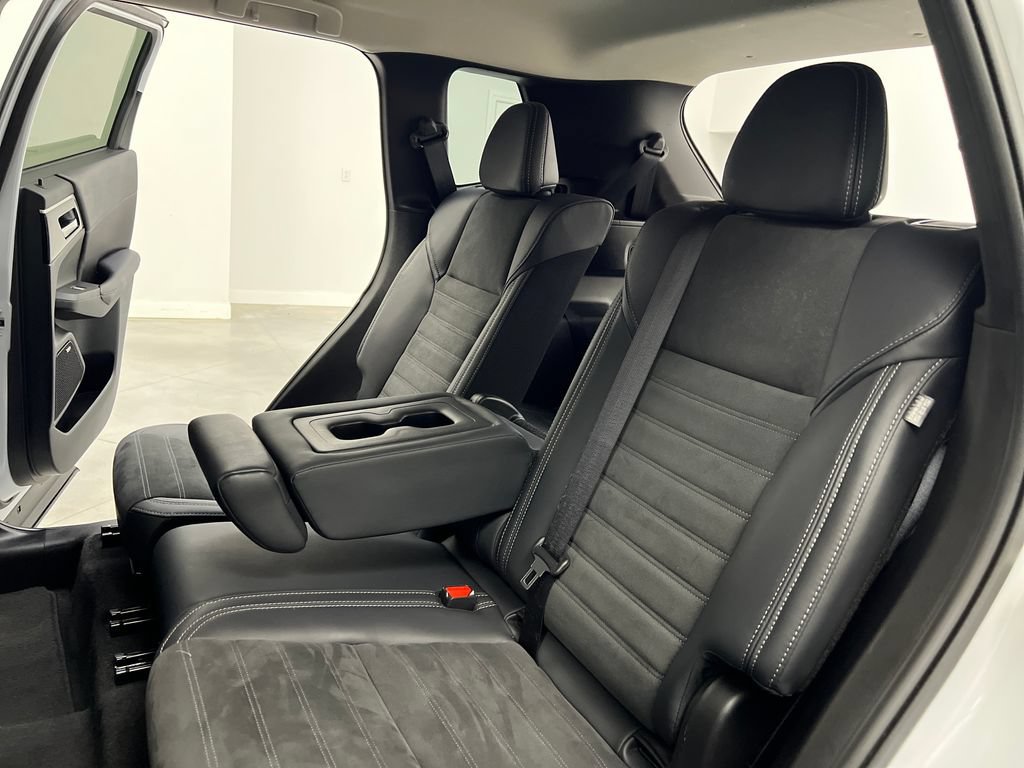 Used 2025 Mitsubishi Outlander SE AWD/4WD image 16