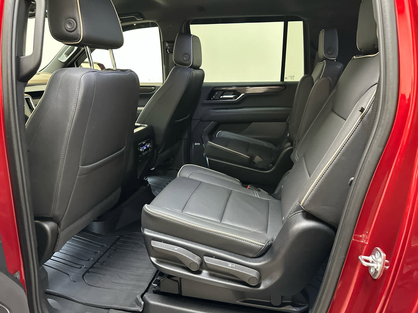 Certified 2025 GMC Yukon XL Elevation image 5