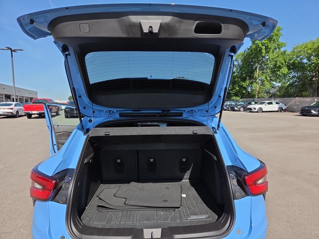 Used 2024 Chevrolet Trax RS w/ Sunroof Package FWD image 32