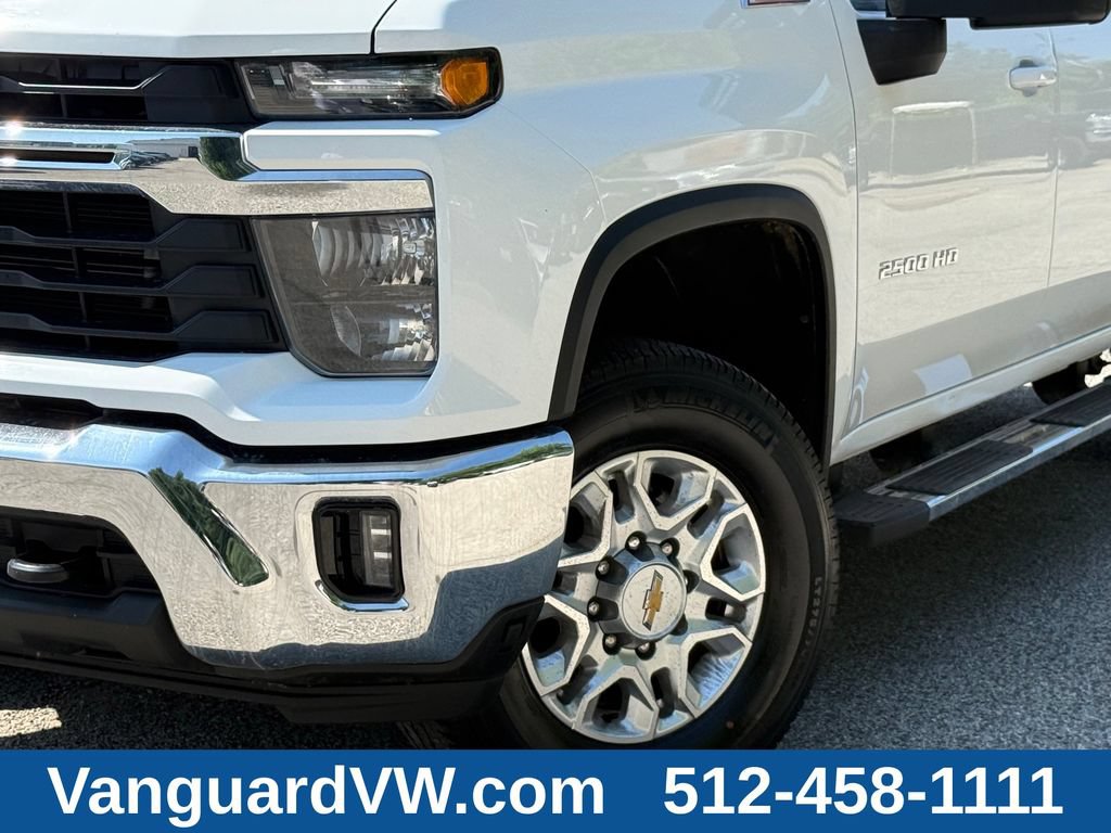 Used 2024 Chevrolet Silverado 2500 LT AWD/4WD image 3