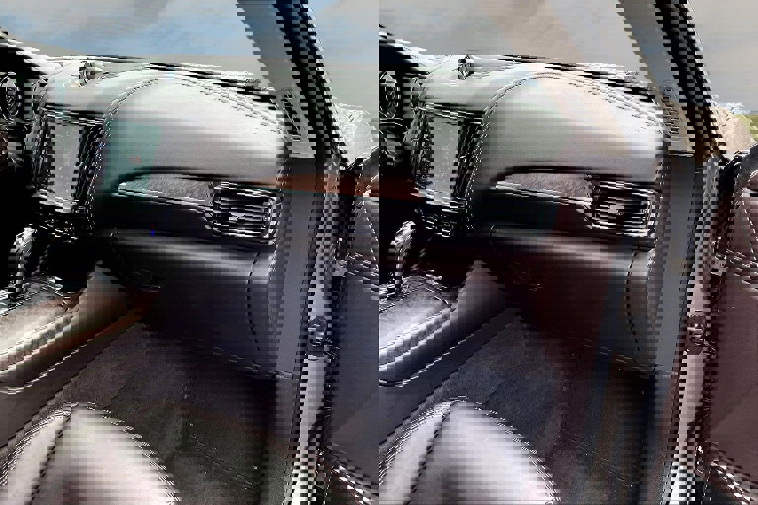 Used 2021 Maserati Levante GranLusso image 18