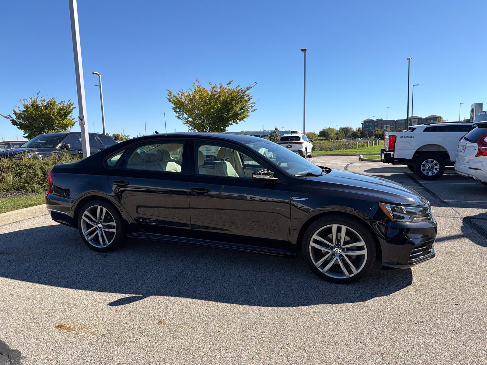 Used 2018 Volkswagen Passat 2.0T R-Line FWD image 2