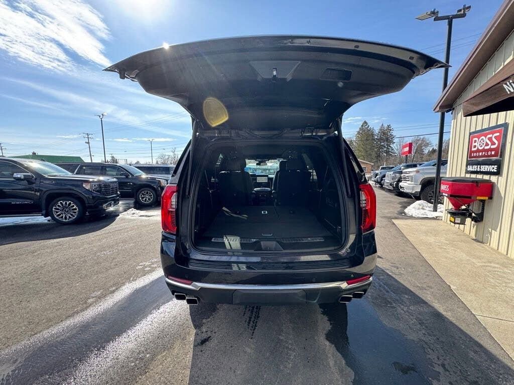 Used 2025 GMC Yukon Denali w/ Sun & Power Step Package image 53