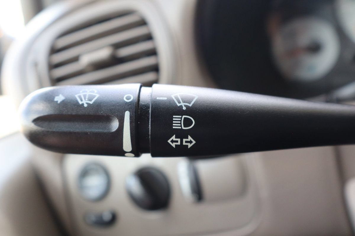 Used 2002 Chrysler Town & Country EX FWD image 31
