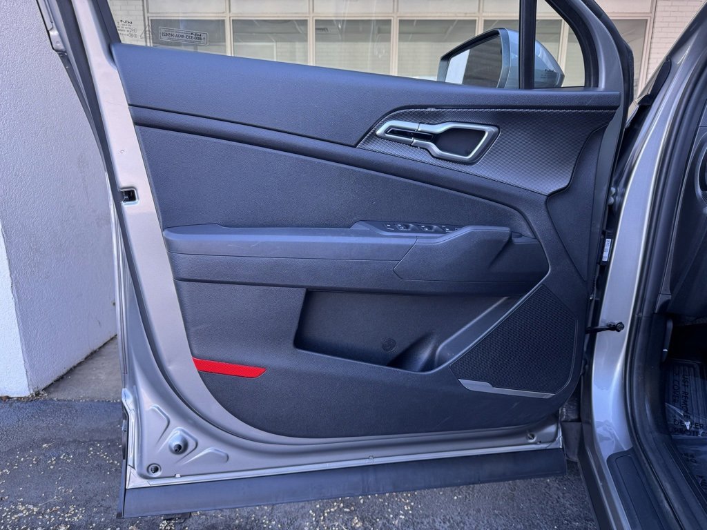 Used 2024 Kia Sportage LX image 8