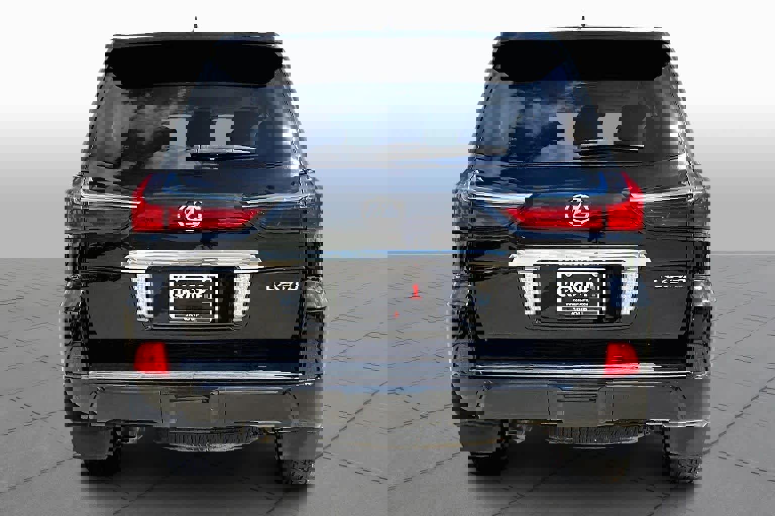 Used 2017 Lexus LX 570 4WD w/ Luxury Package image 5