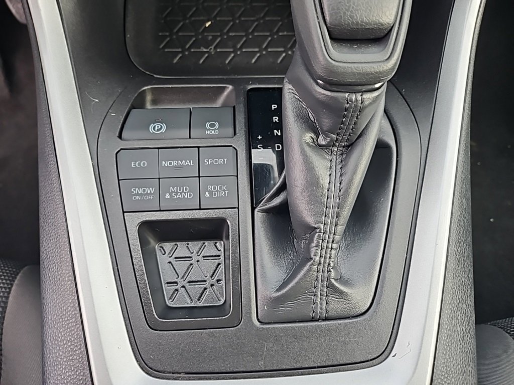 Used 2024 Toyota RAV4 LE image 20