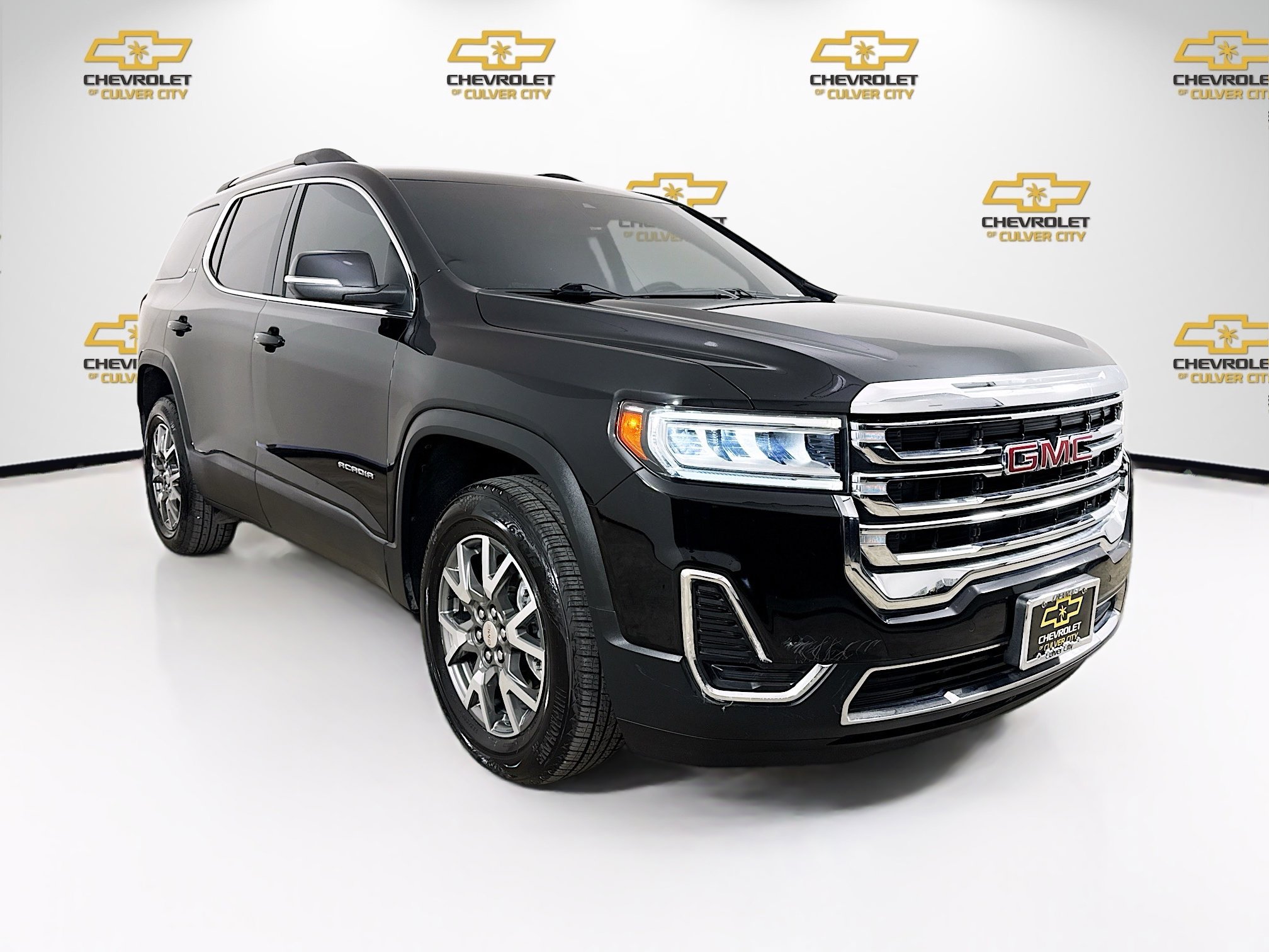 Used 2023 GMC Acadia SLE w/ Driver Convenience Package image 1