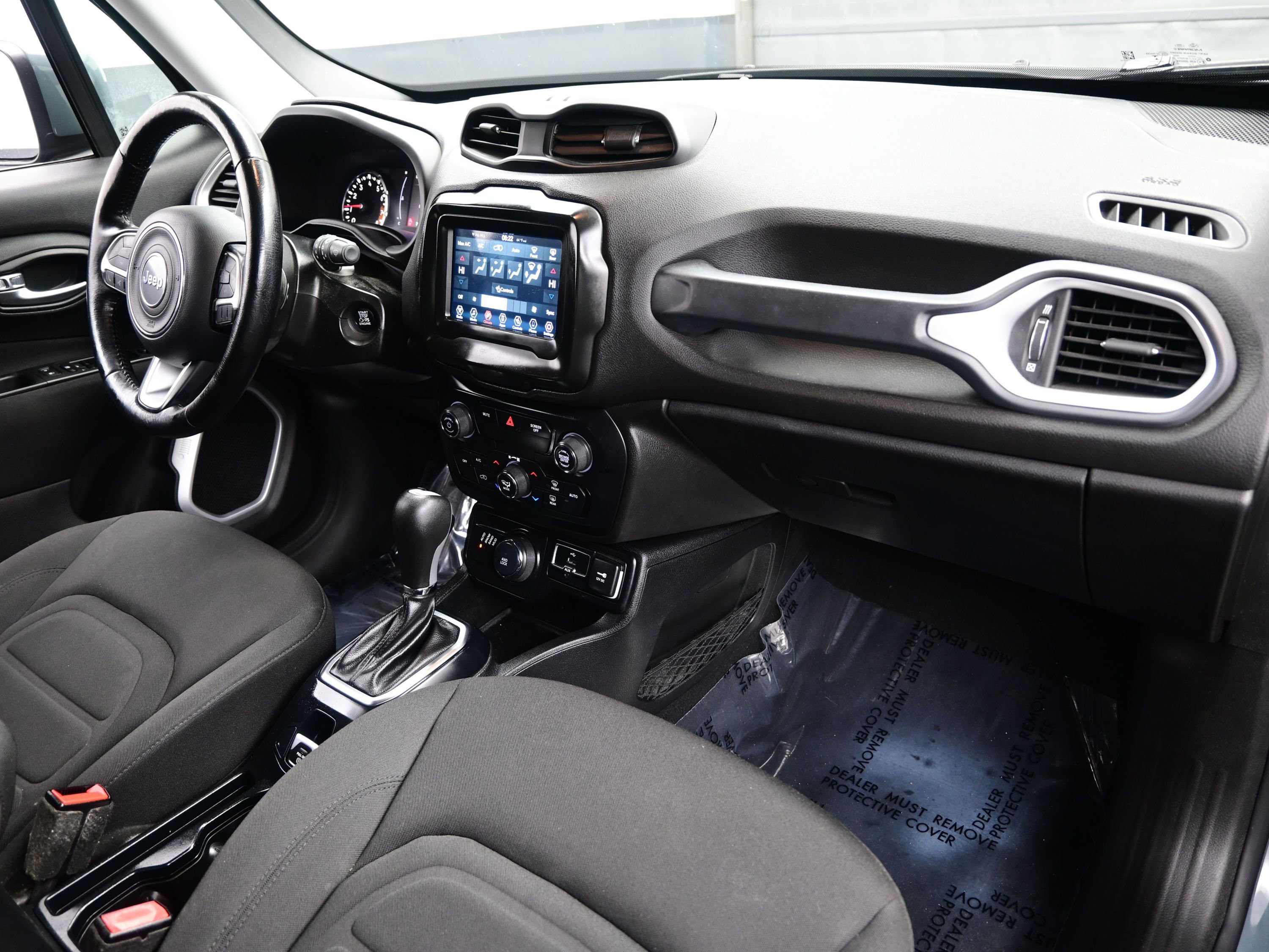 Used 2018 Jeep Renegade Latitude w/ Cold Weather Group image 13