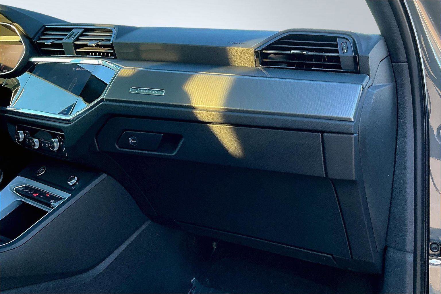 Used 2023 Audi Q3 2.0T Premium image 21