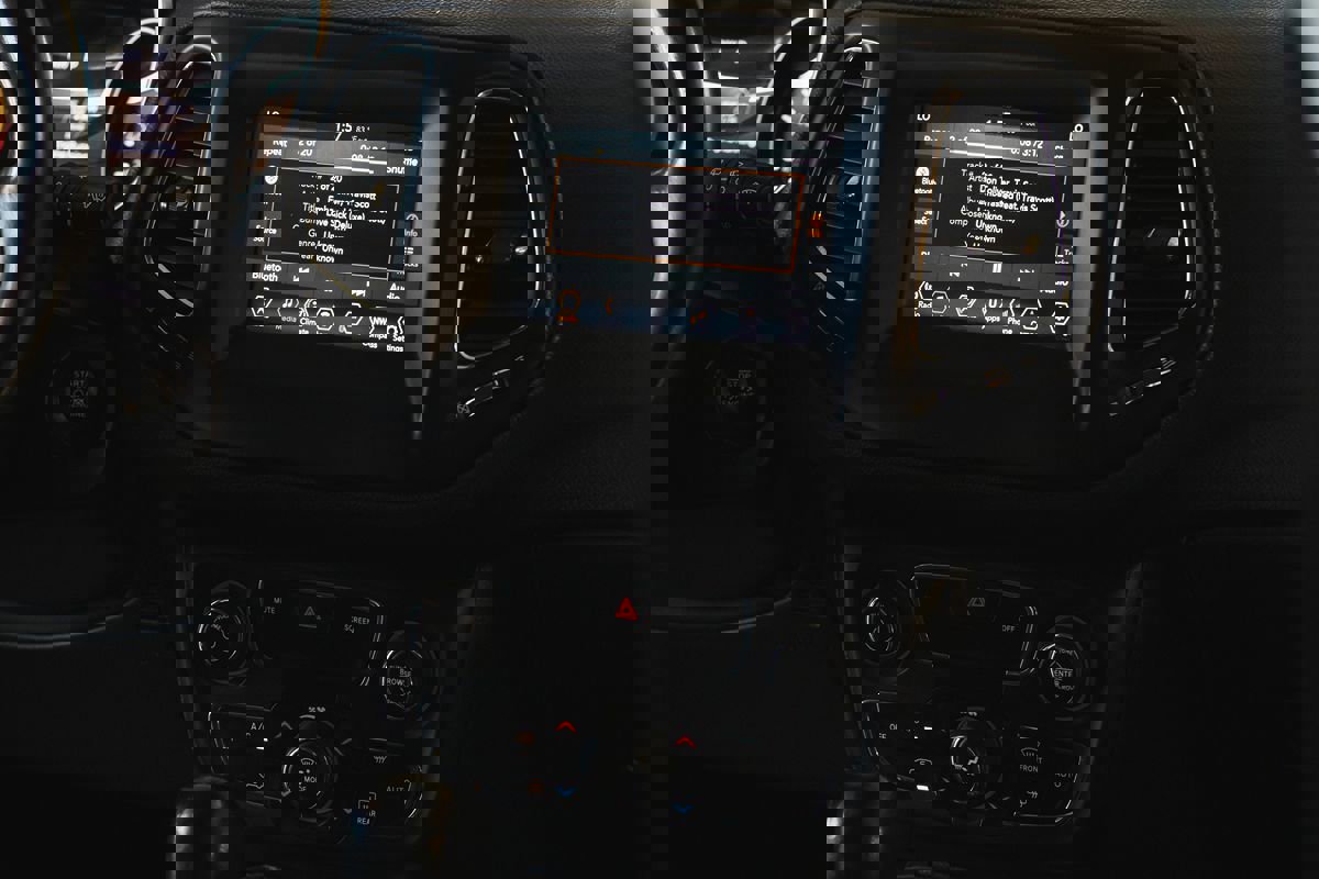 Used 2019 Jeep Compass Latitude image 21