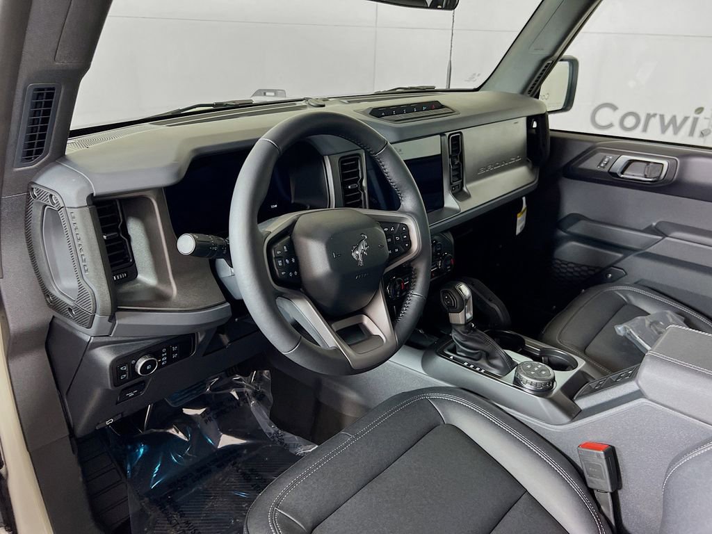 New 2025 Ford Bronco Badlands image 3
