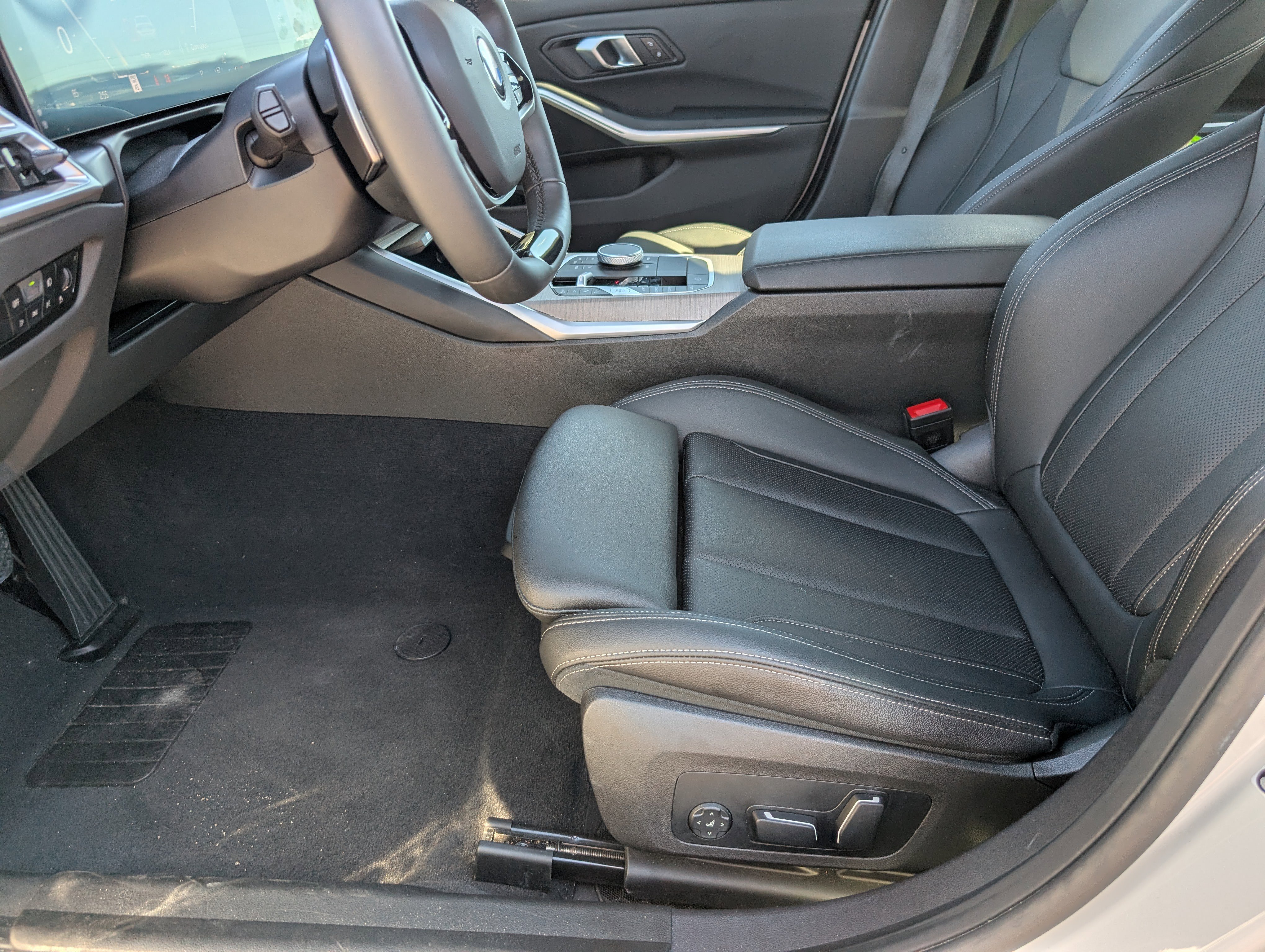 Used 2025 BMW 330i Sedan image 14