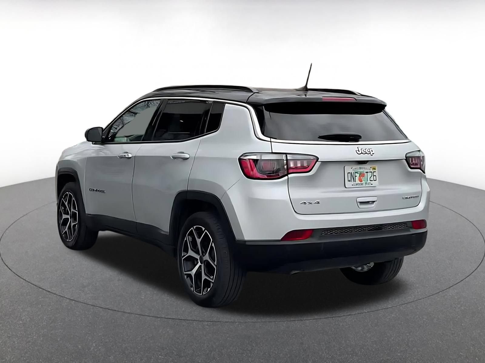 Used 2025 Jeep Compass Limited AWD/4WD image 11