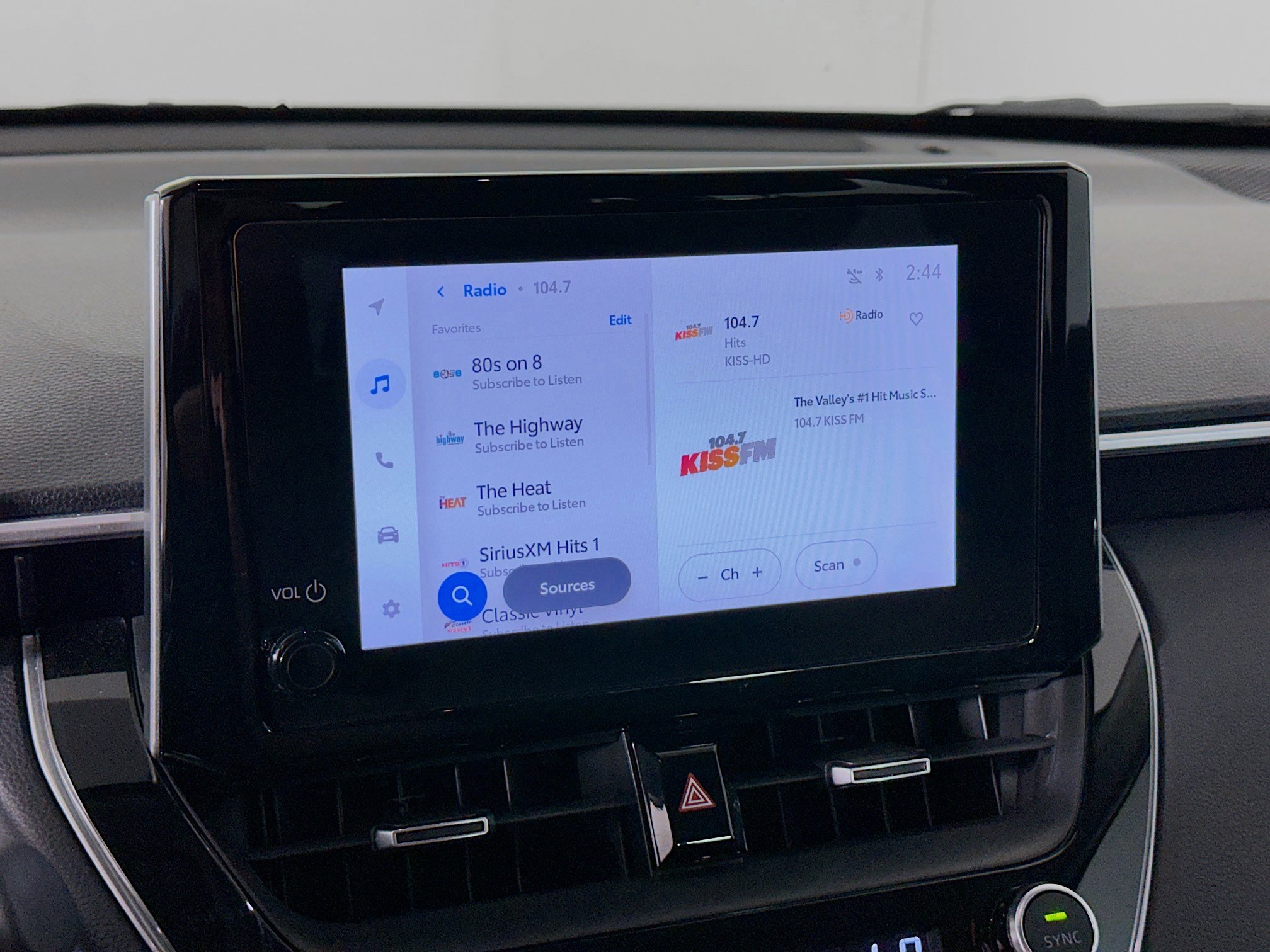 Used 2023 Toyota Corolla Cross XLE w/ Convenience Package image 21