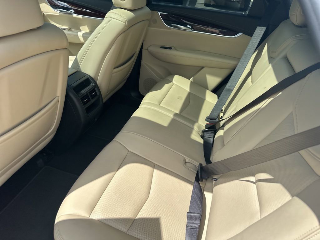 Used 2019 Cadillac XT5 Luxury w/ Advanced Security Package FWD image 22