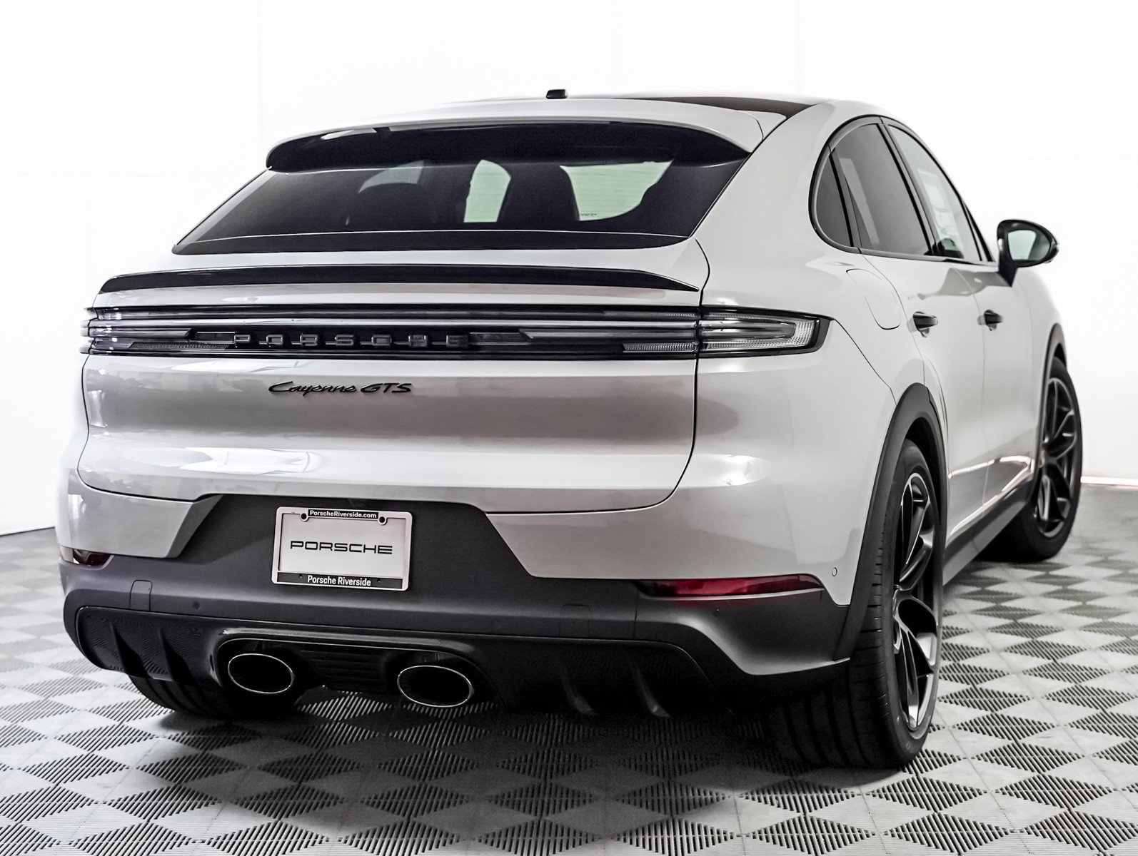New 2026 Porsche Cayenne GTS image 10