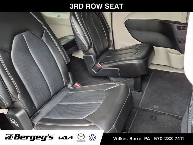 Used 2024 Chrysler Pacifica Touring-L FWD image 27