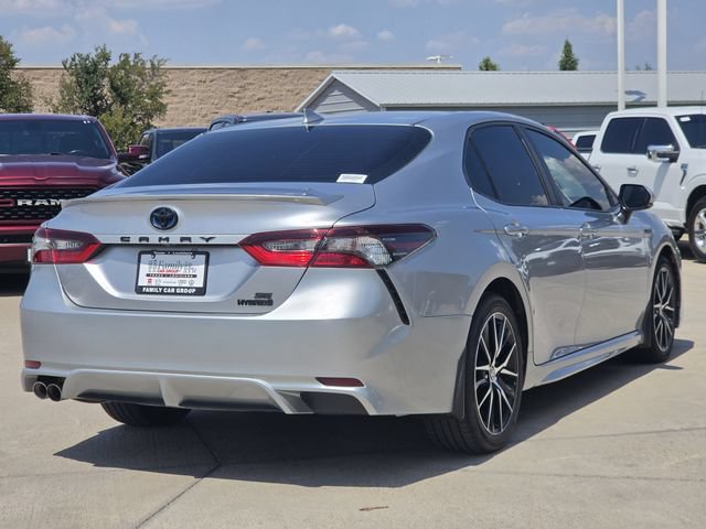 Used 2021 Toyota Camry SE w/ Audio Upgrade Package FWD image 4