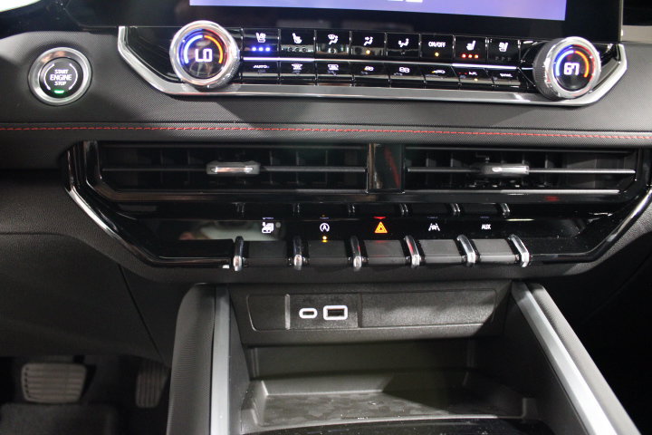 New 2026 Chevrolet Colorado Z71 w/ Technology Package AWD/4WD image 34