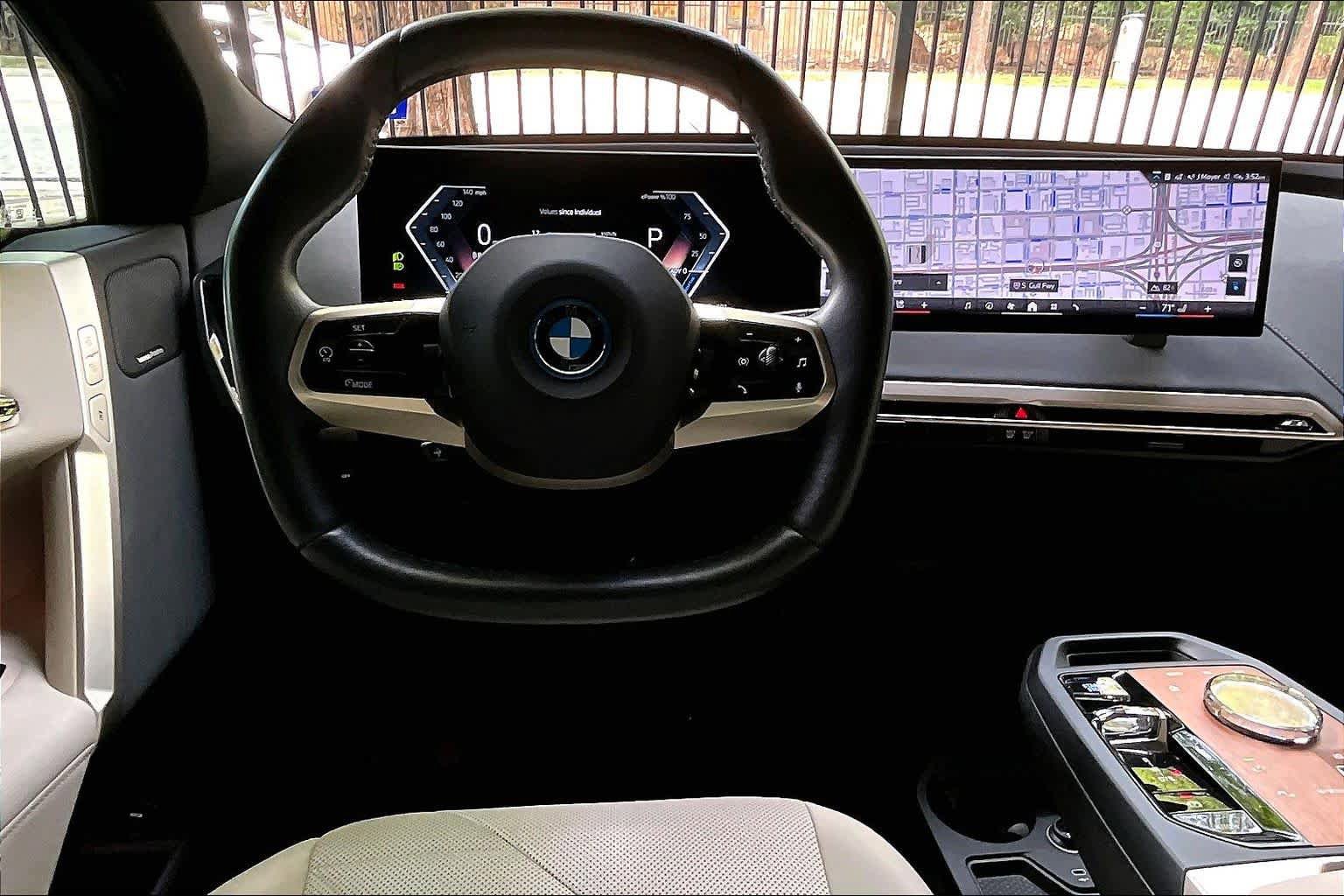 Used 2024 BMW iX xDrive50 w/ Premium Package AWD/4WD image 5