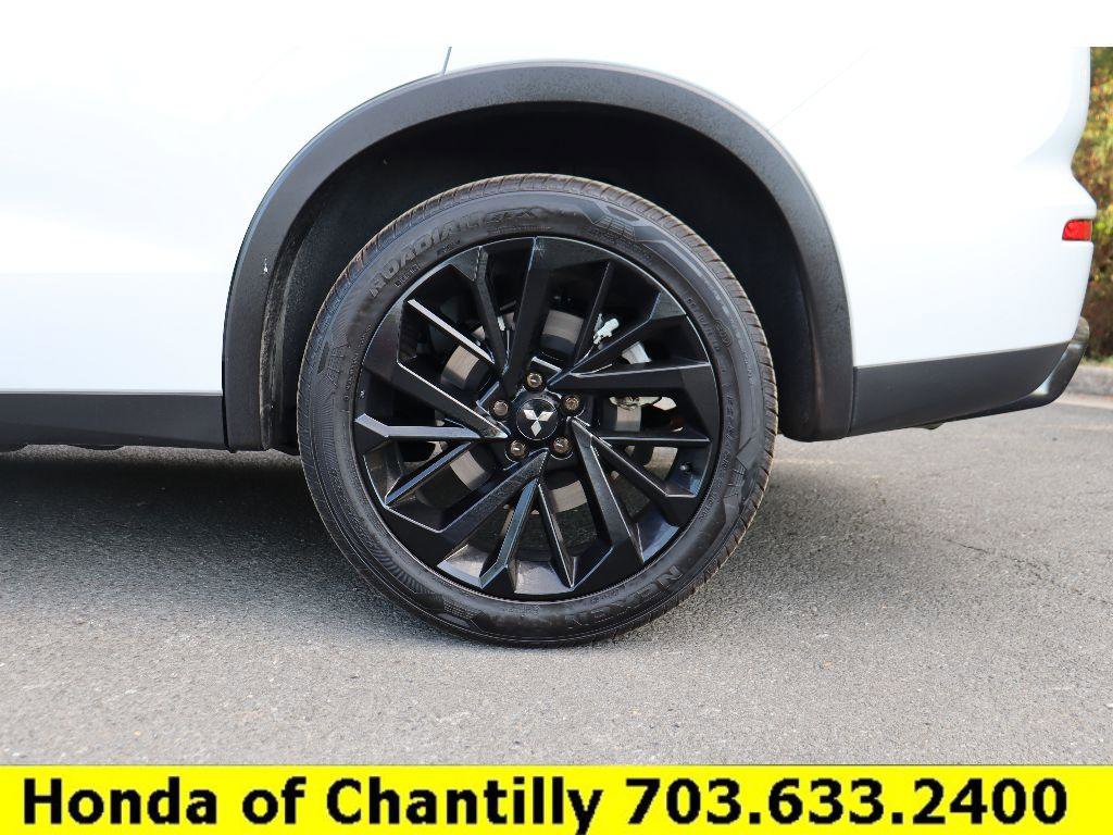 Used 2024 Mitsubishi Outlander SE Black Edition image 29