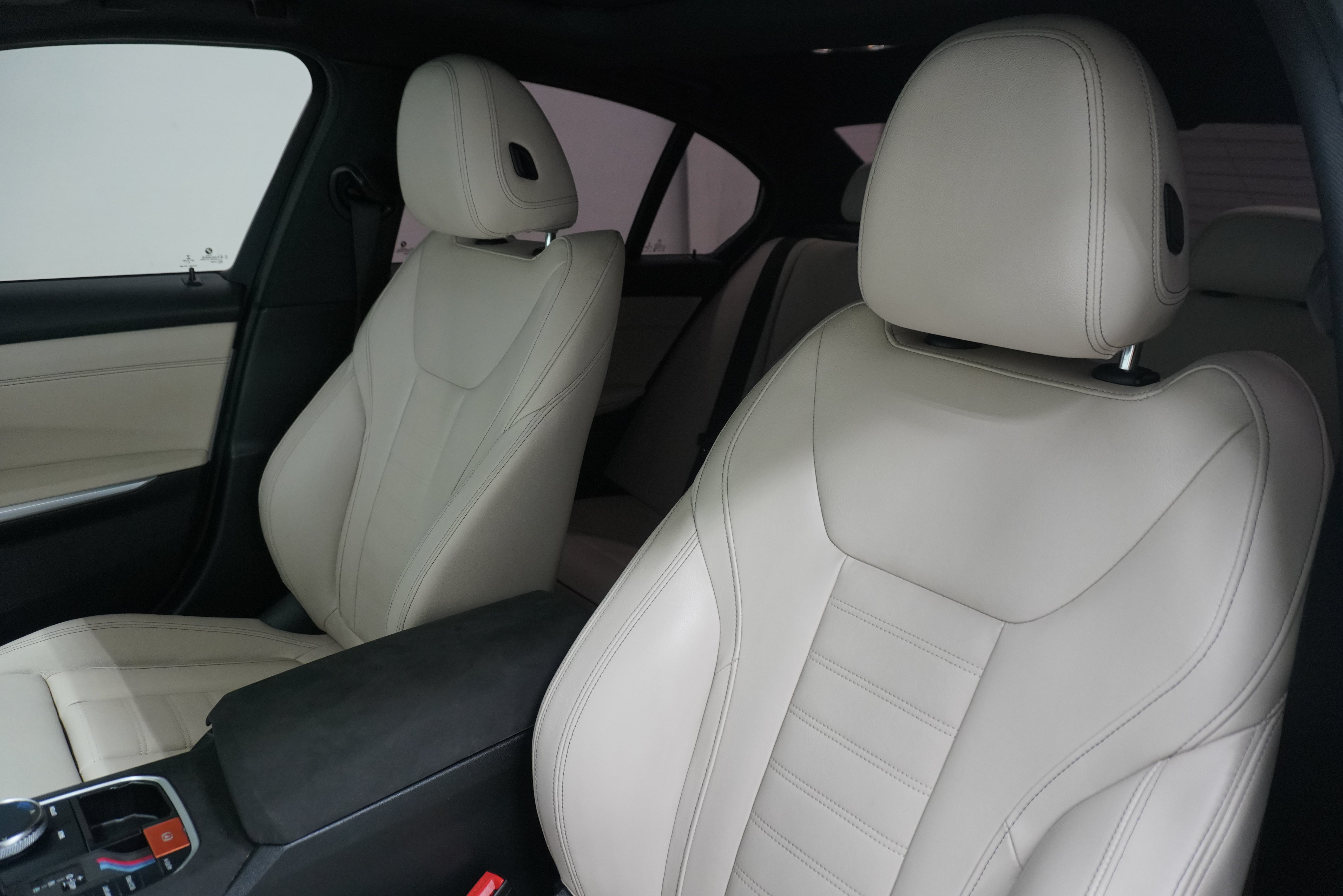 Used 2021 BMW 330i Sedan w/ M Sport Package RWD image 9