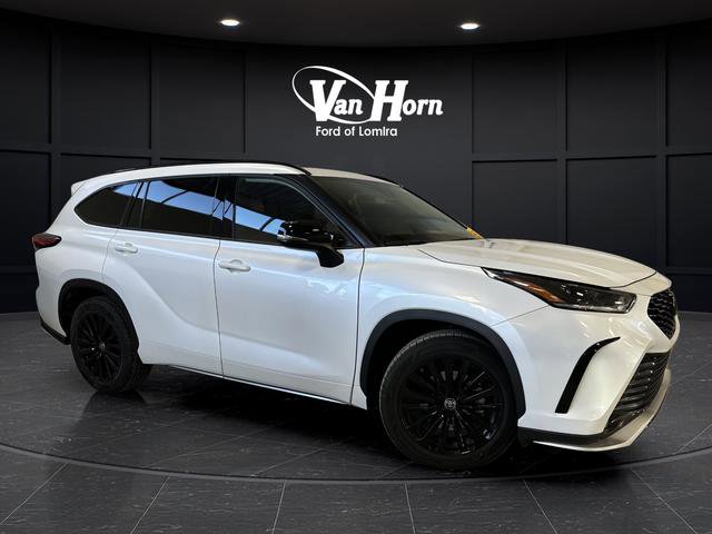 Used 2023 Toyota Highlander XSE image 1