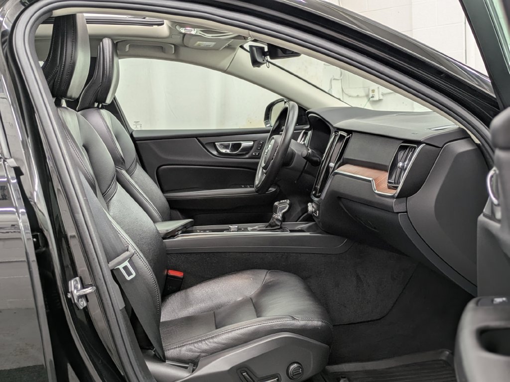 Used 2021 Volvo S60 T5 Momentum w/ Premium Package AWD/4WD image 21