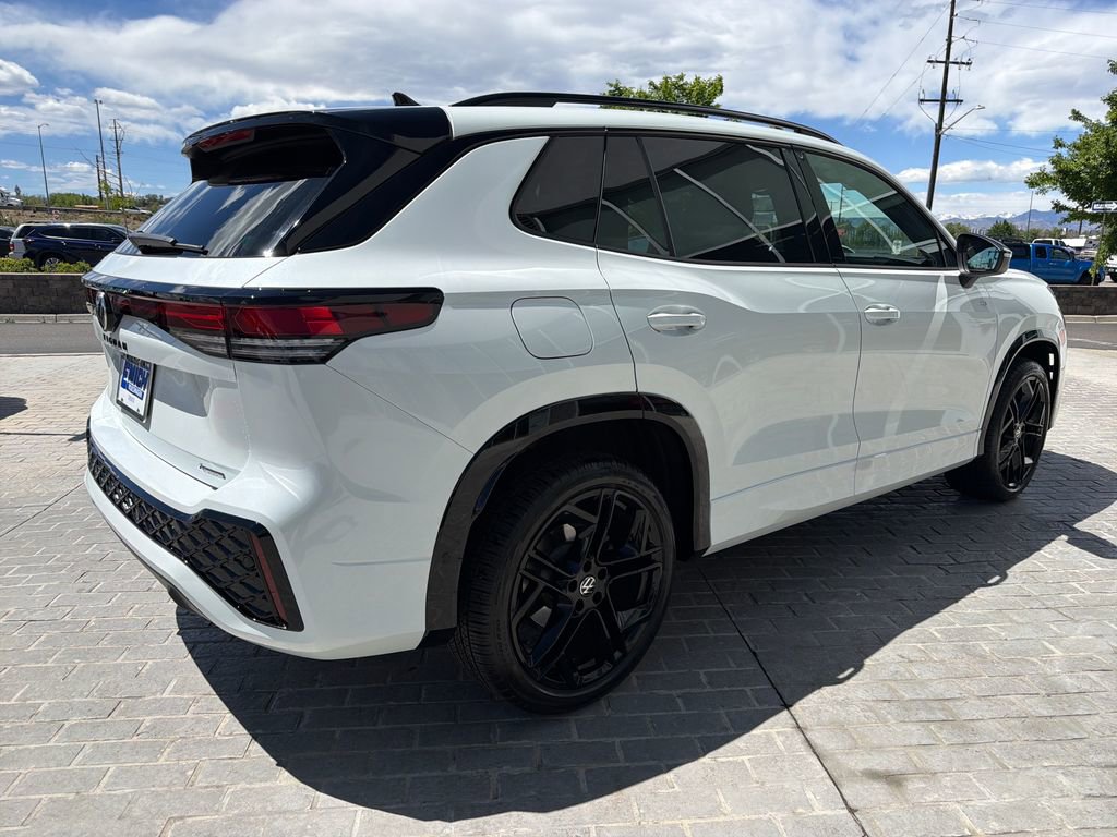 Certified 2025 Volkswagen Tiguan SE R-Line AWD/4WD image 6