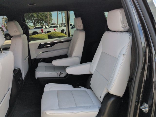 Used 2025 Chevrolet Suburban Premier AWD/4WD image 13