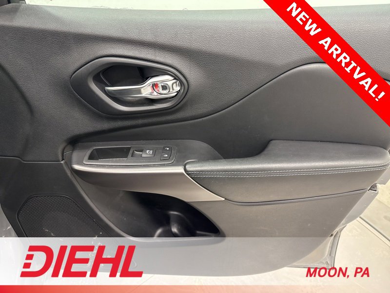 Used 2019 Jeep Cherokee Latitude Plus w/ Cold Weather Group image 11