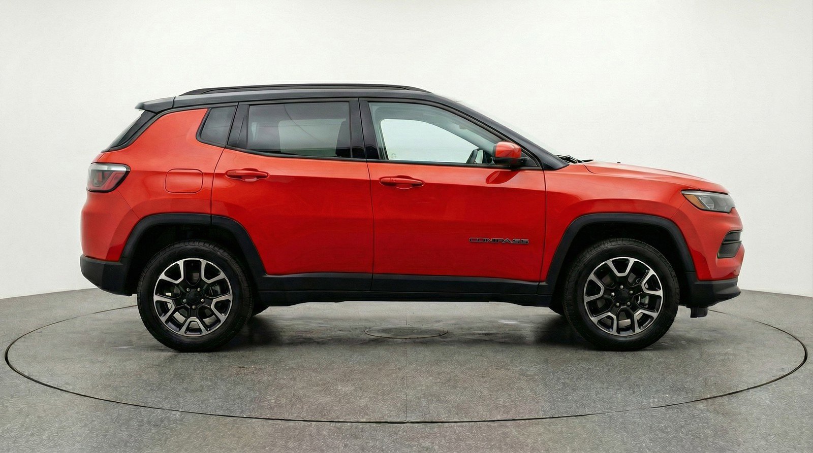 Used 2025 Jeep Compass Trailhawk image 11