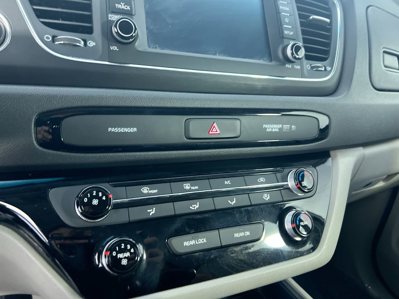 Used 2021 Kia Sedona EX FWD image 24